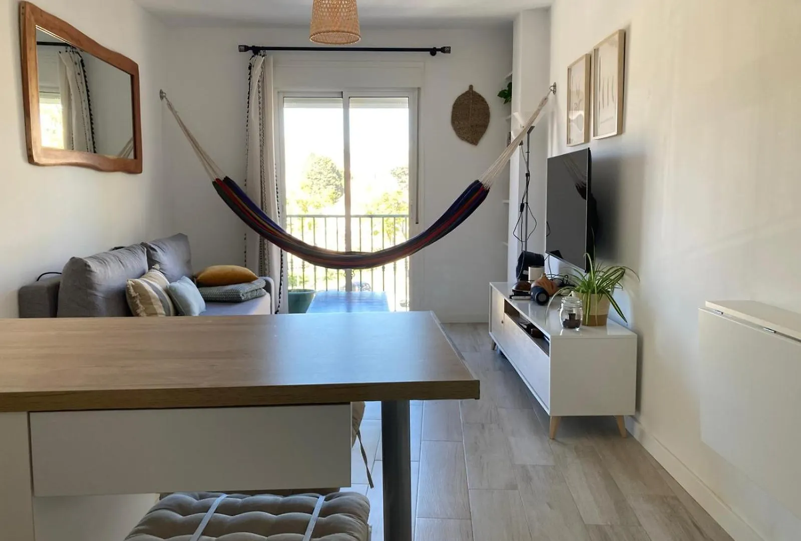 Bright Apartment In Malaga 0*,
