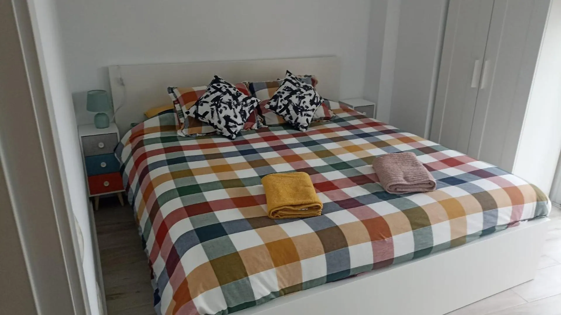 Bright Apartment In Μάλαγα